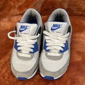 Women’s size 6 Nike Air Max Sneakers in White, grey and Blue